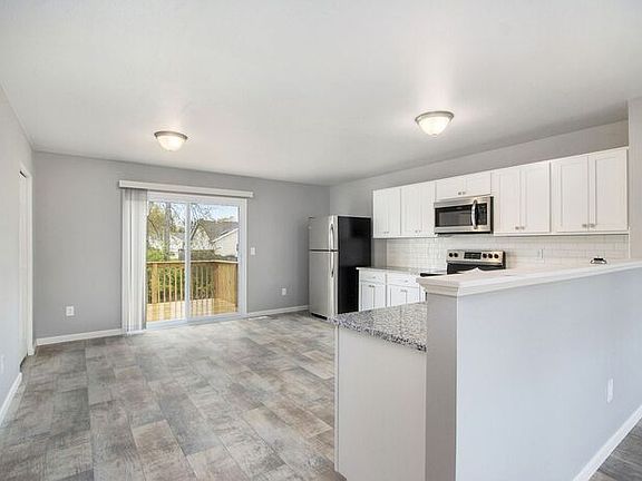 4th image of 1108 River Oaks Dr