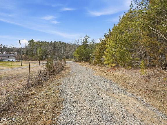 3rd image of 1518 Tom McCall Rd