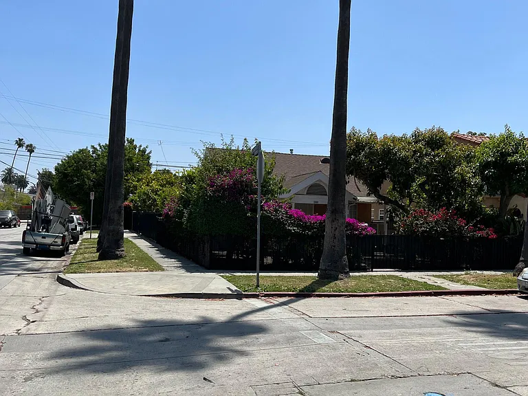 2800 S Mansfield Ave — Photo 11