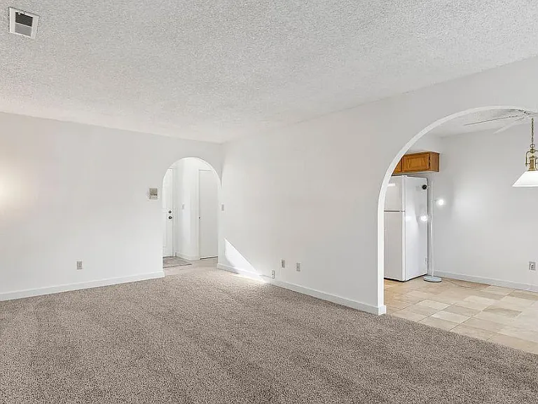 207 S 8th Ave #7 — Photo 3
