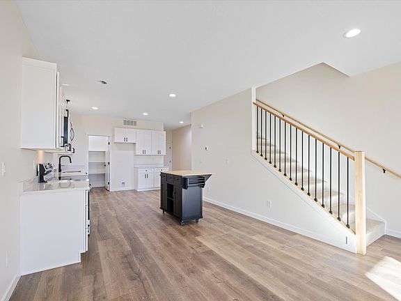 4th image of 717 E Lacrosse Ave #1