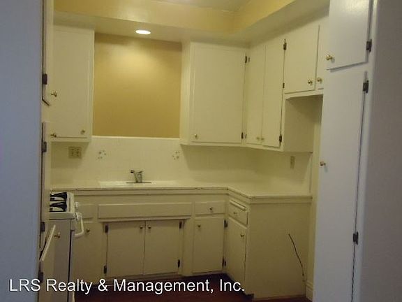 3rd image of 18321 Malden St APT 6