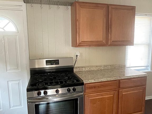 4th image of 4095 Franklin St
