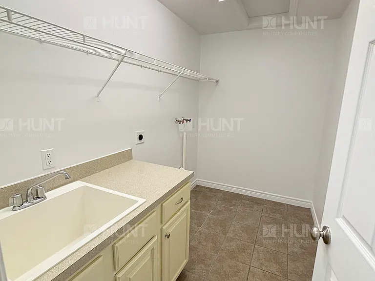 172 Scott Cir — Photo 8