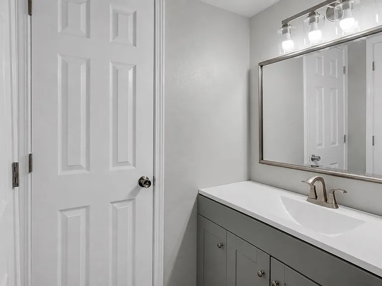 122 E Crosstimbers St #52 — Photo 11