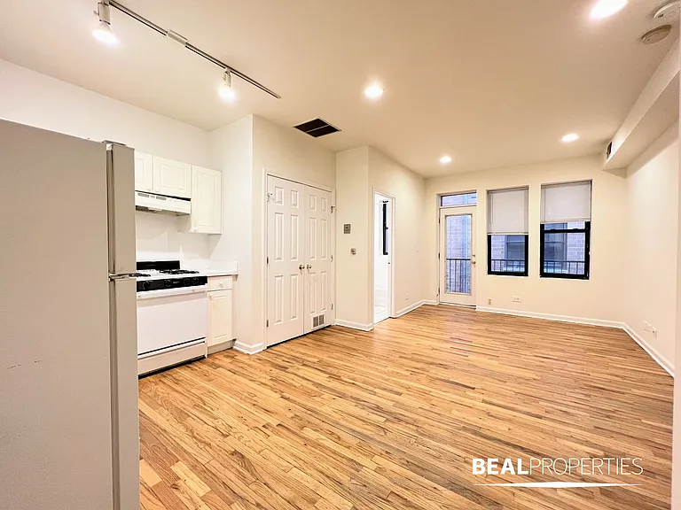 917 W Dakin St — Photo 33