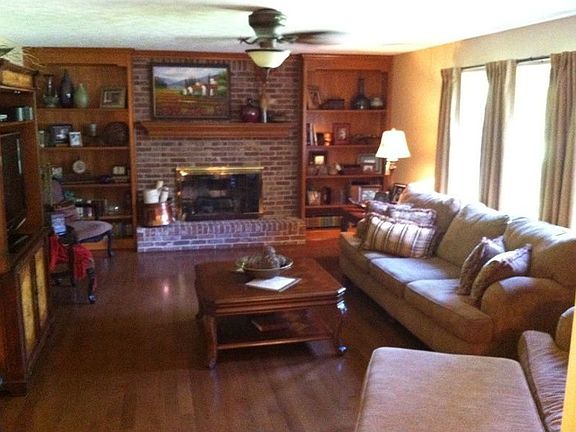 living rm with fireplace and built-ins