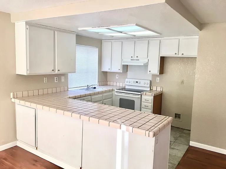 395 Cimarron Dr — Photo 6