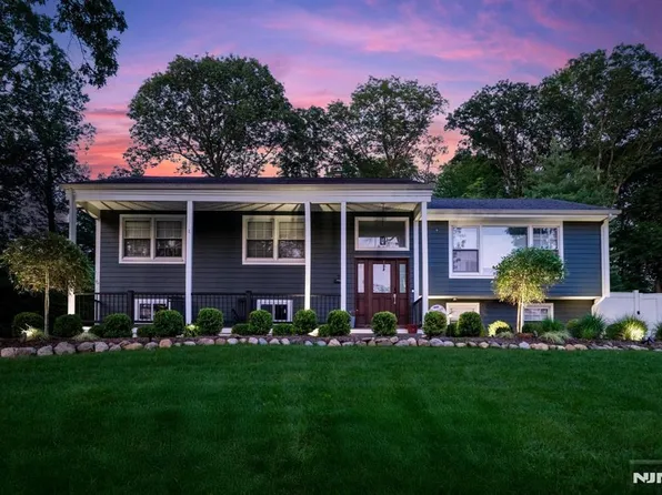 75 Hampshire Rd, Washington Township, NJ 07676