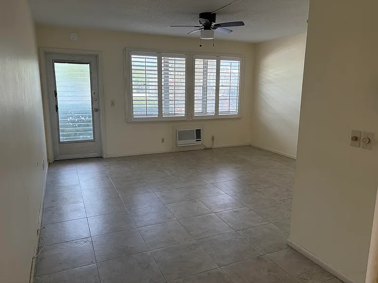 220 Berkshire E #220-K — Photo 3