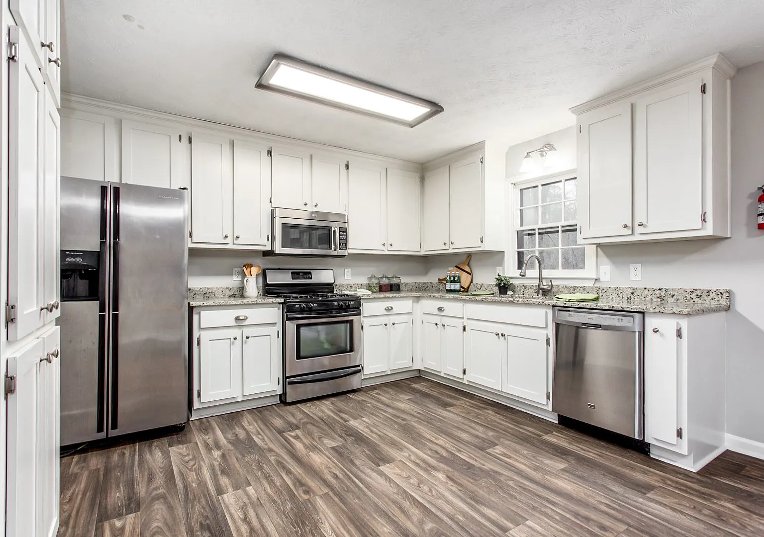 4 bed, 3.0 bath, 1958 sqft, $815 — Photo 4