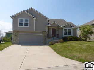 604 154th Pl, Basehor, KS 66007