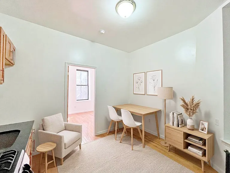 330 E 15th St #2F — Photo 3