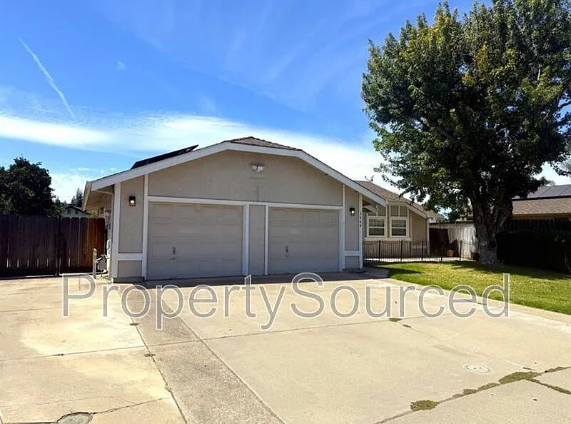 4 bed, 2.0 bath, 1867 sqft, $2,800 — Photo 2