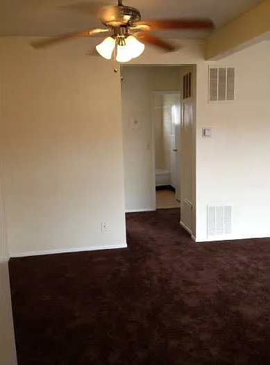 Dining area/hall bathroom