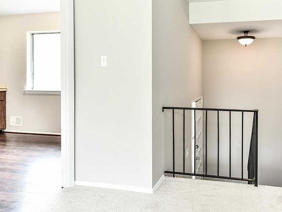 4th image of 1000 Charlton Pl