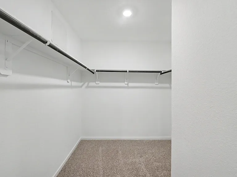 40839 Hawthorne Glades St — Photo 23