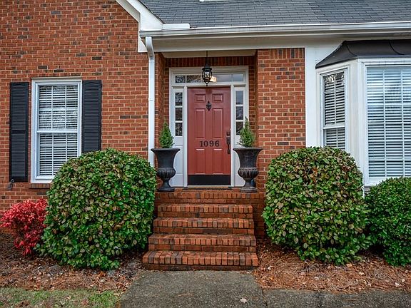 2nd image of 1096 Equestrian Dr NW