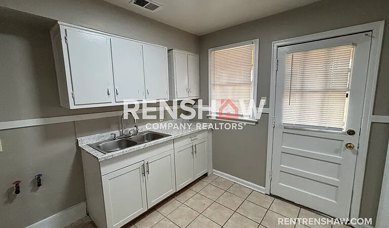 1065 Larry Ln — Photo 12