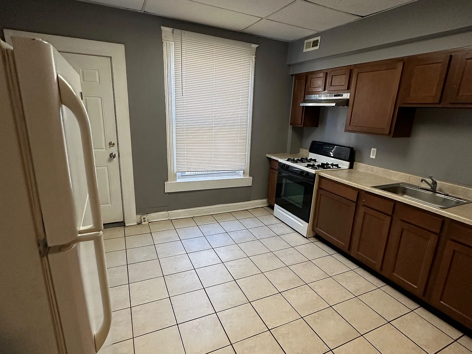 2 bed, 1.0 bath, $1,500 — Photo 4