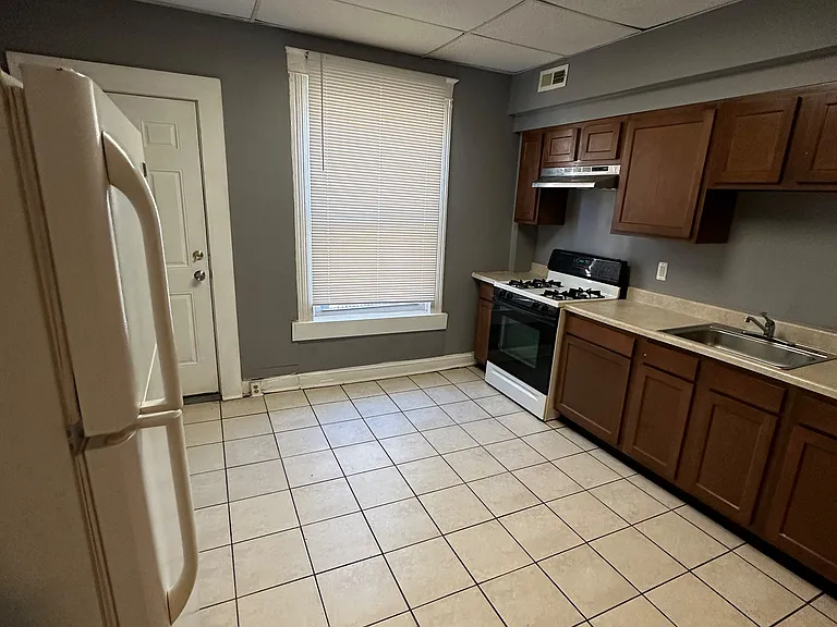 803 N Lakewood Ave — Photo 4