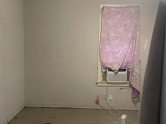2nd image of 415 N Monumental
