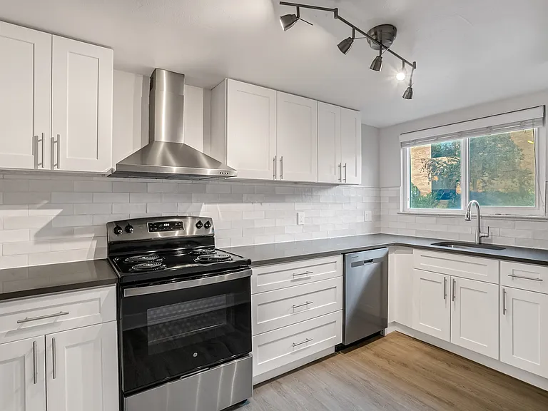 2421 S Gaylord St — Photo 29