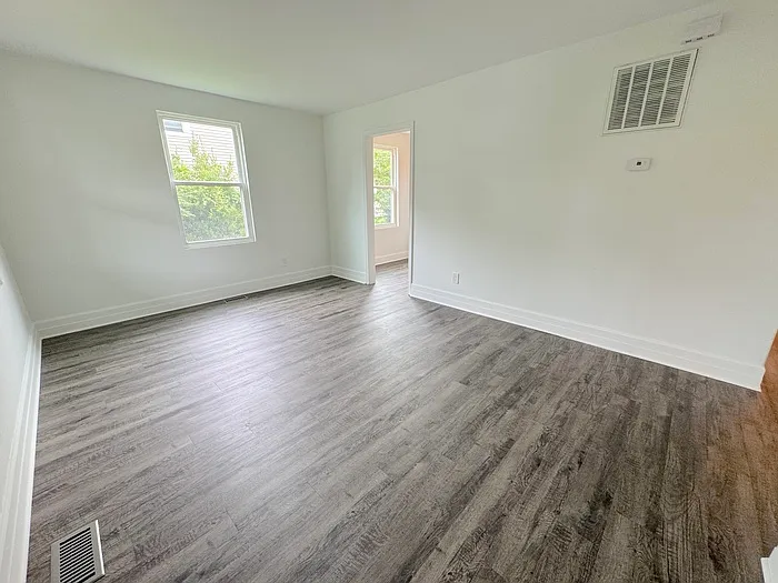 516 Homestead Ave — Photo 2