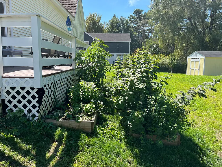 643 West St — Photo 38