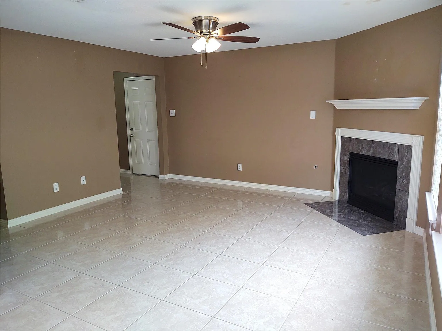 3 bed, 2.5 bath, 1560 sqft, $1,750 — Photo 3