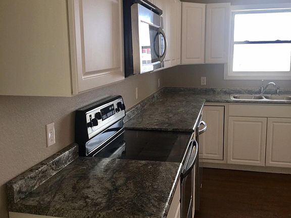 2nd image of 517 B Ave W