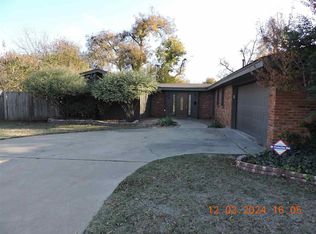 7124 NW Woodland Pl, Lawton, OK 73505