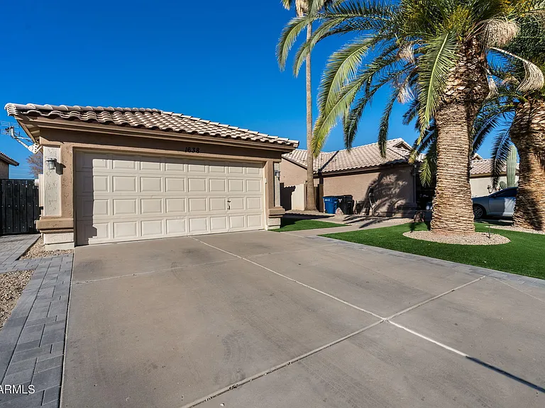 1638 E Barbarita Ave — Photo 2