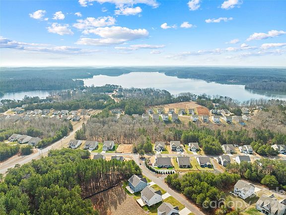 3rd image of 10129 Lakeshore Dr