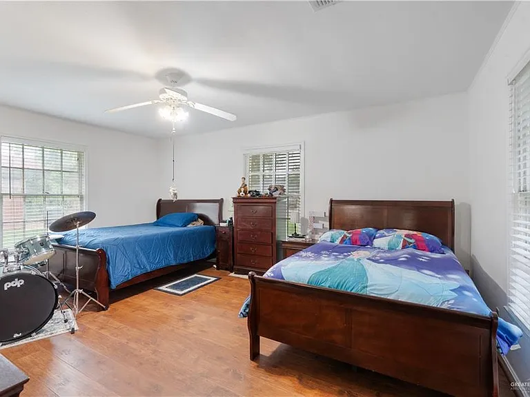 1114 S 8th Ave — Photo 9