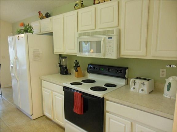3rd image of 936 Casterton Cir