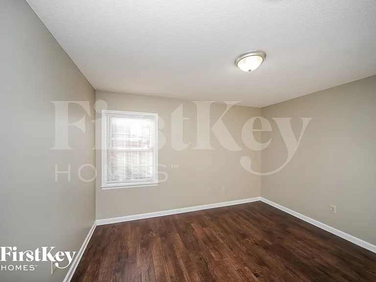 6000 Macleod Dr — Photo 12