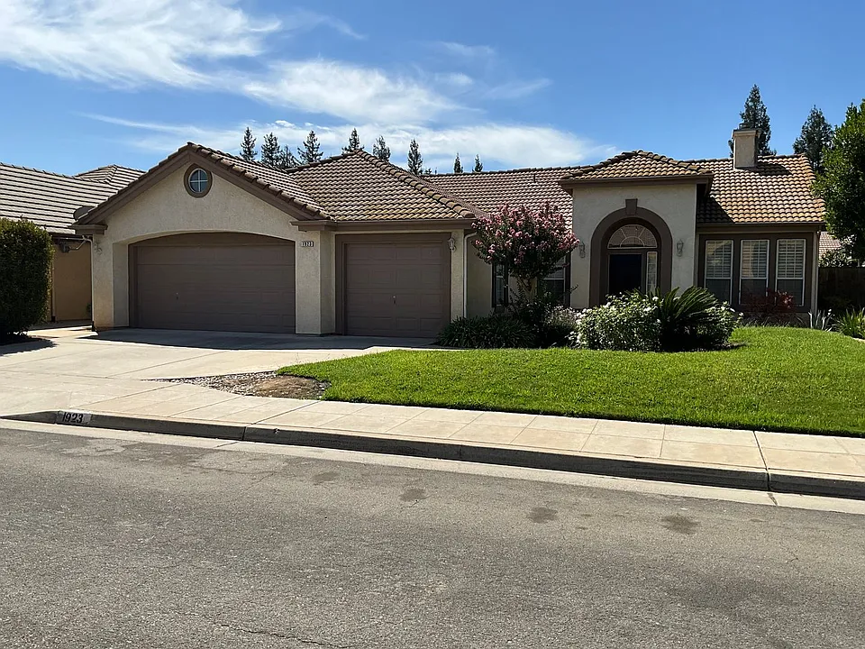1923 E Desert Island Dr