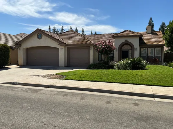 1923 E Desert Island Dr, Fresno, CA 93730