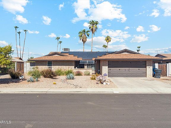 2nd image of 1436 W PLANA Avenue