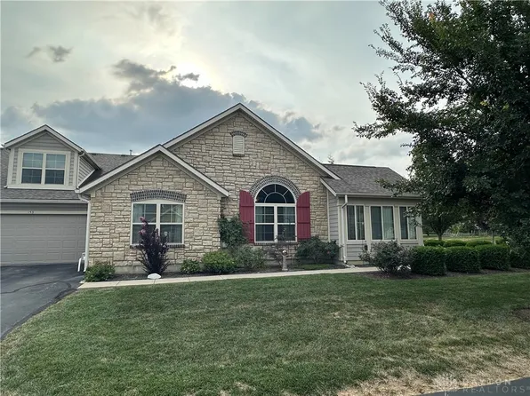 153 Scarborough Village Dr, Dayton, OH 45458