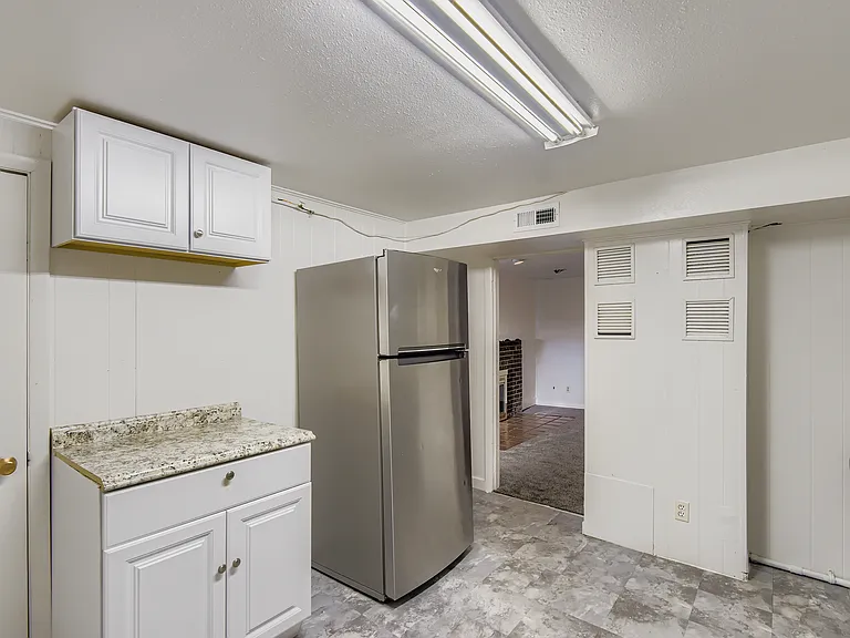 Full private kitchen