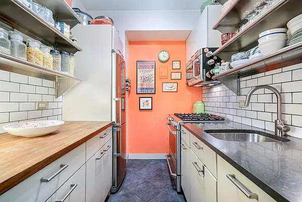 Sold by The SIMPLE Real Estate Co | media 12