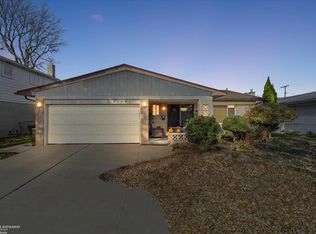 11141 Fairway Dr, Sterling Heights, MI 48312