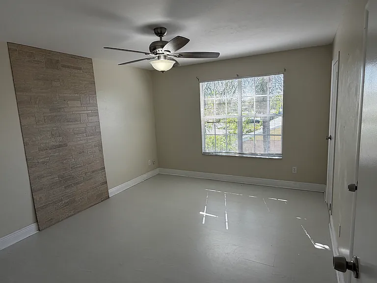 1005 SW 48th Ter #1 — Photo 8