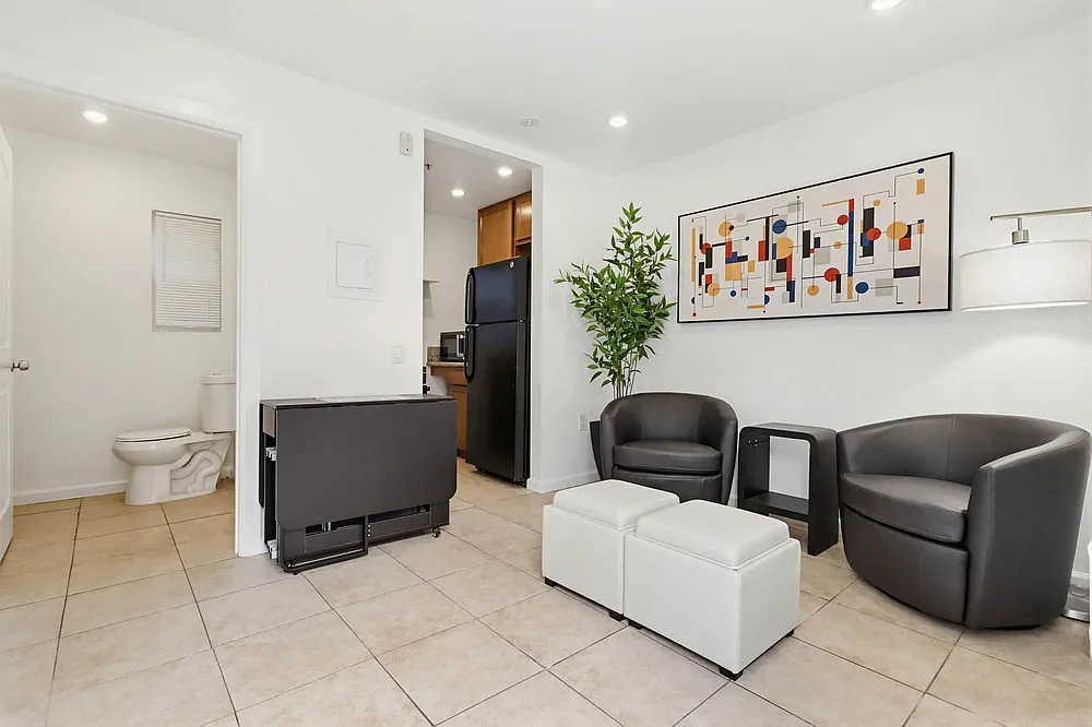 1 bed, 1.5 bath, 455 sqft, $2,700 — Photo 2