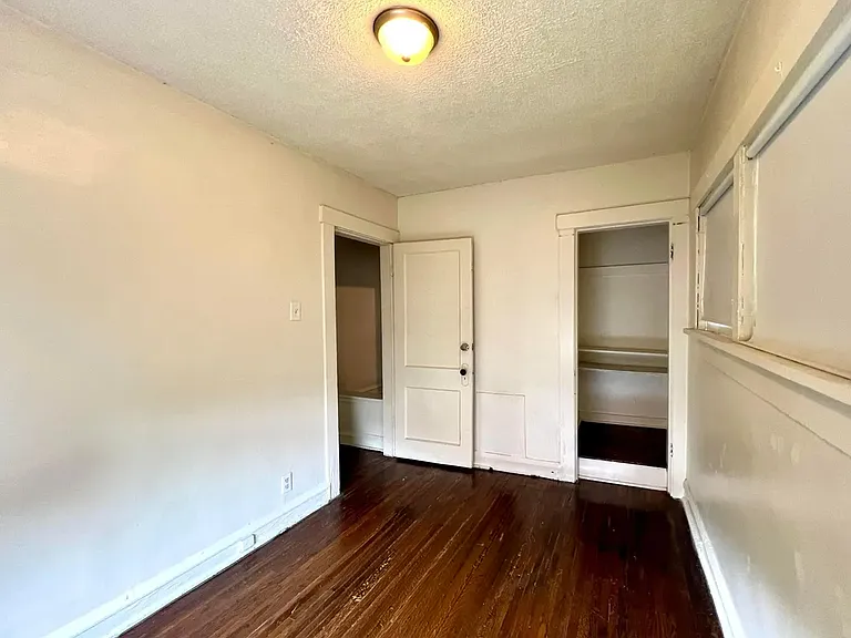 2322 Summit St #1 — Photo 6