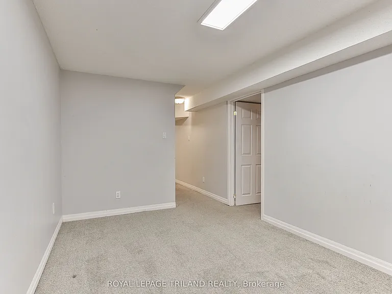952 Thistledown Way — Photo 33