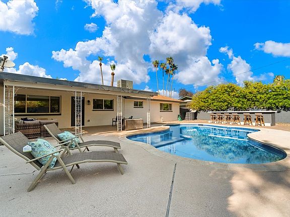Entertainer's Backyard