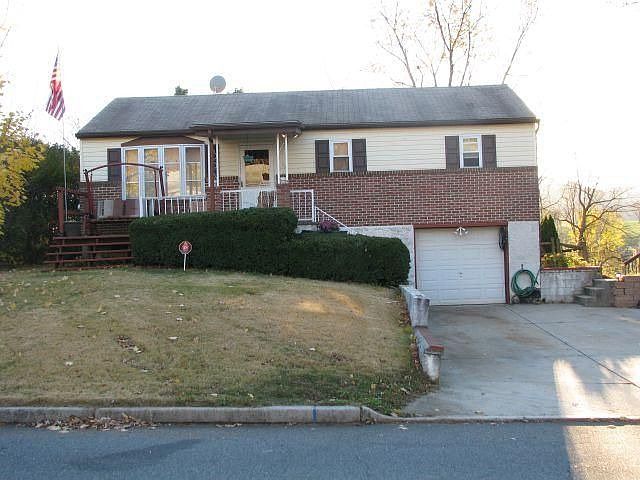 1st image of 20 Elaine Dr